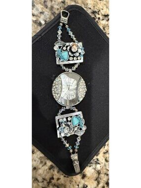 Vintage Geneva Crystal Pave Women's Watch Japan Movement Size 6 3/4”